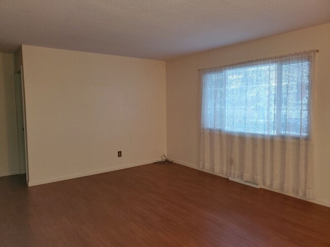 Photo - 826 N 12th St E