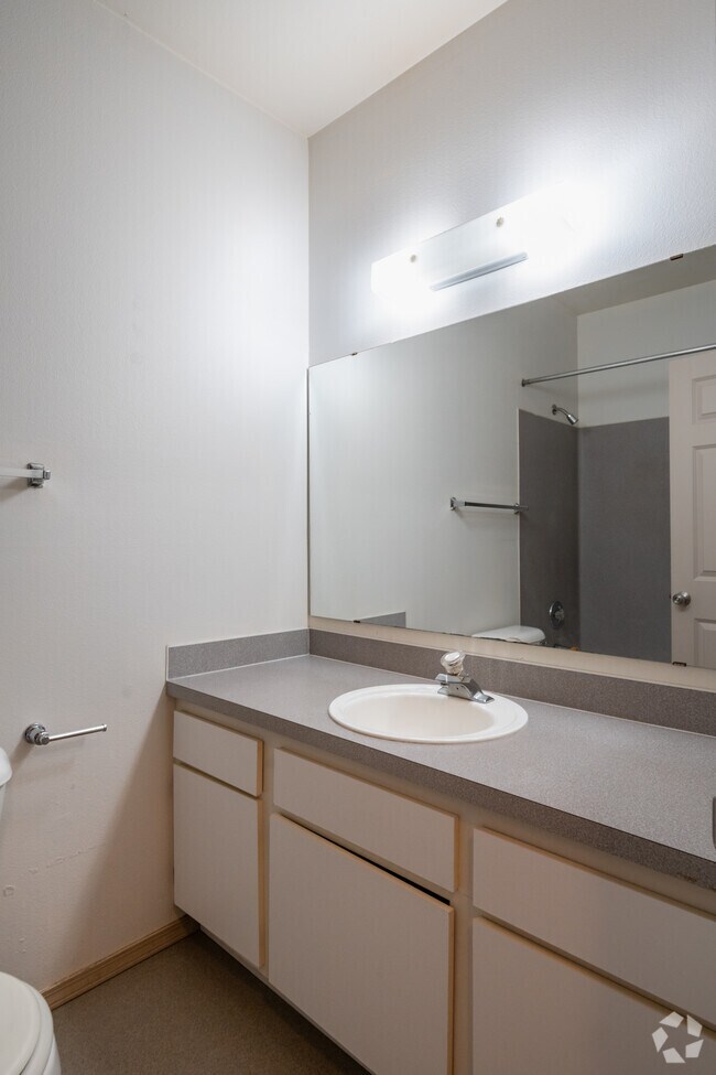 Estudio, 1BA - 265-500SF - Ludlow B Apartments