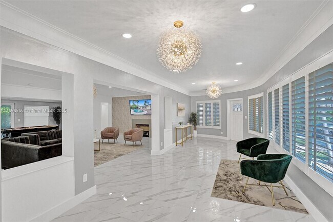 Photo - 725 Harrison St