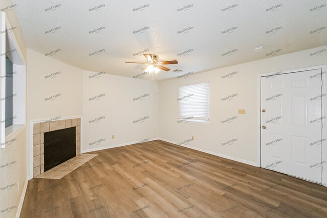 Photo - 819 NE Pollard St