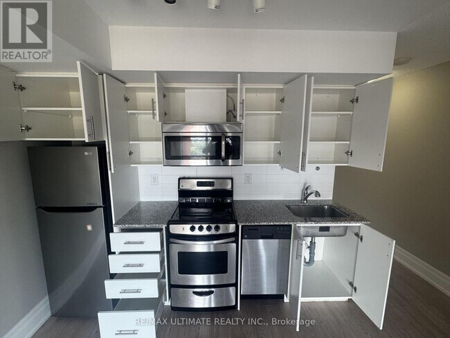 800 Lawrence Ave W Unit 516