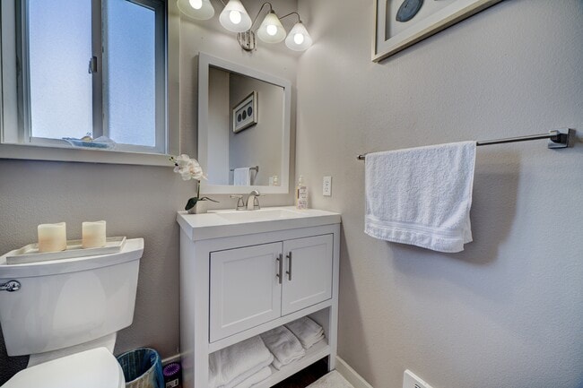 Photo - 10537 Midvale Ave N