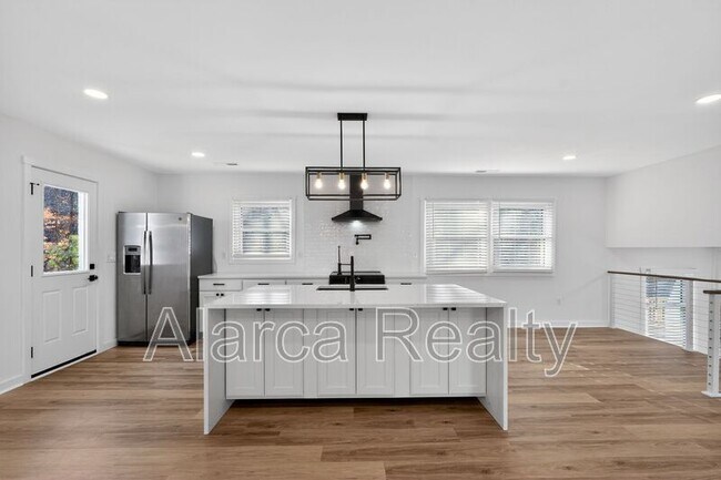 Photo - 301 Dollar Cir