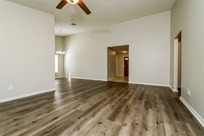 Photo - 1111 Hardwood Dr