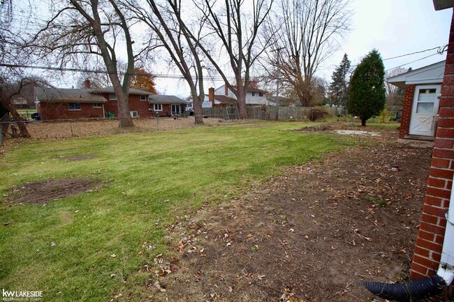 Photo - 18672 Beatrice St