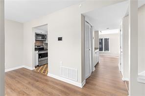 Photo - 15 Ivy Square Northeast