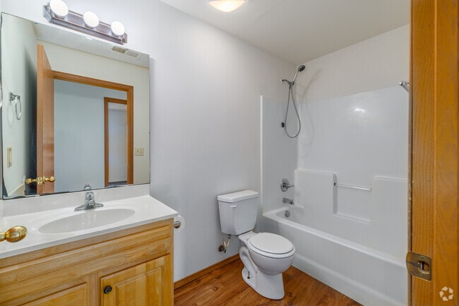2BR, 2BA - 1,100SF - Second Bathroom