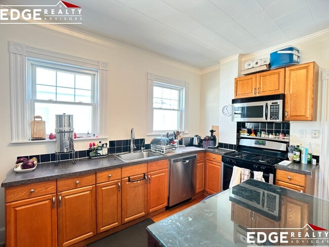 Building Photo - 12 Hopedale St Unit 1