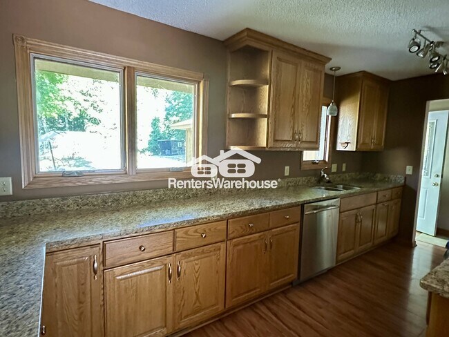 Photo - 4933 Crestview Rd