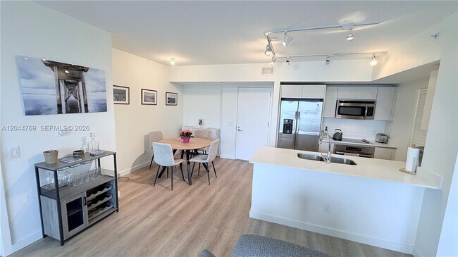 Building Photo - 4250 Biscayne Blvd Unit 1617
