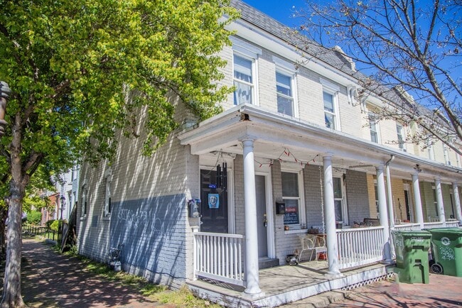 Building Photo - 22 S Plum St Unit Apt #A (1st Fl)