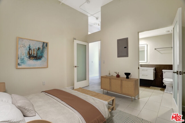 Photo - 939 S Broadway Unit 802