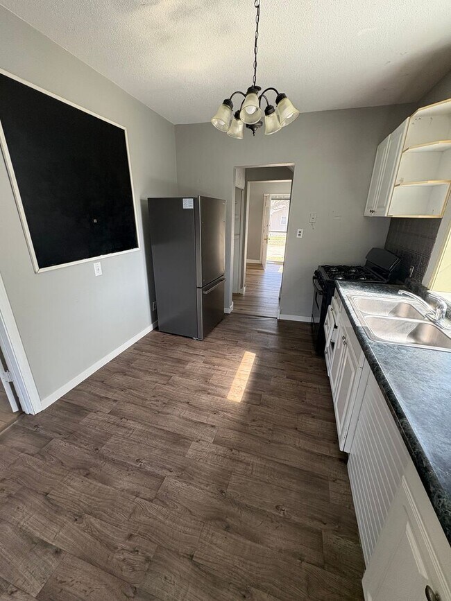 Photo - 726 Denver St