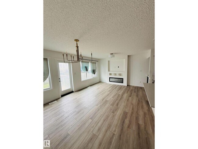 905 172 St SW