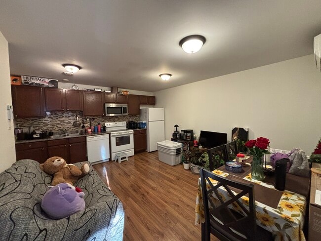 Building Photo - 2 Bedroom Apartment for Rent Unit 1