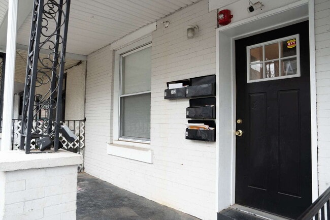 Building Photo - Studio Apartment for Rent- Prime West Philadelphia Location! Unit 4