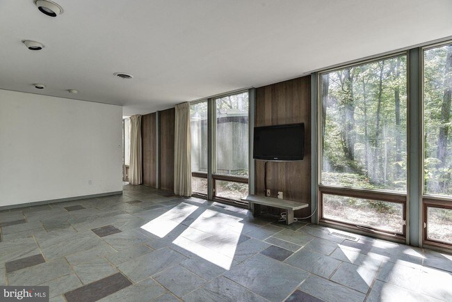 Photo - 7000 Crail Dr