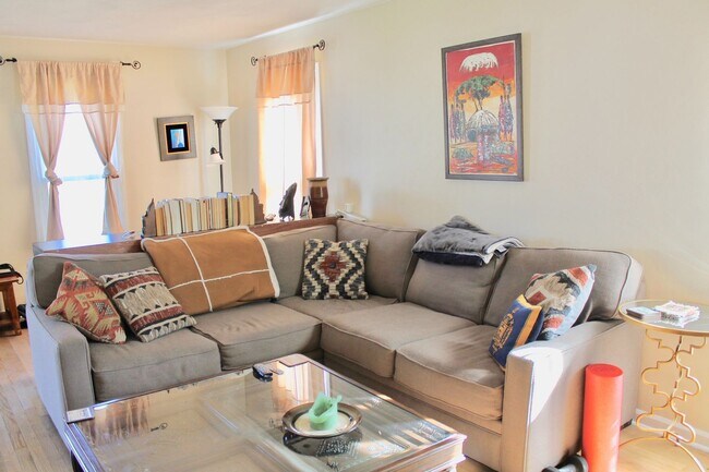 Photo - 3BD/2.5BA Home minutes from Dam Neck!  Full fenced Back yard!!