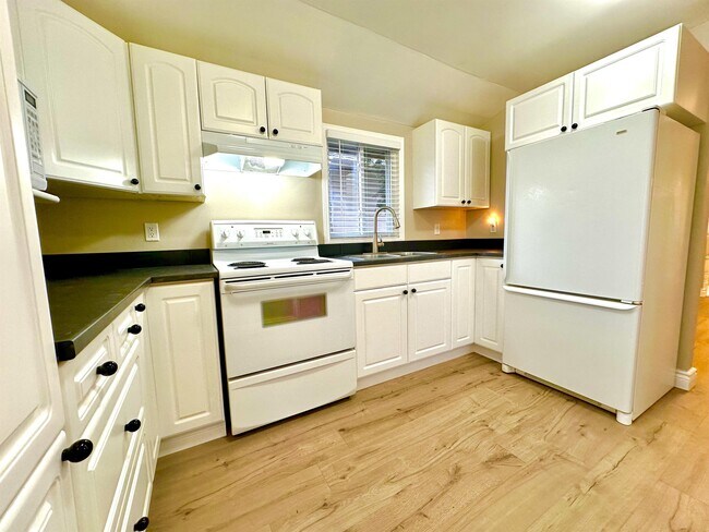 Photo - 1529 Windermere Rd