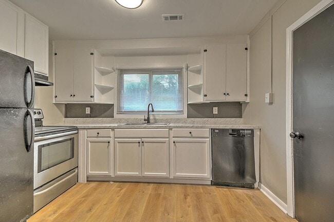 Photo - 1712 Oaklawn St
