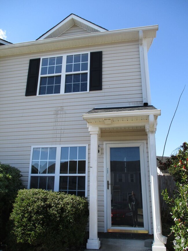 Building Photo - Lovely two bedroom, two and a half bathroo... Rental