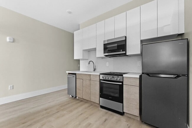 Building Photo - 66 Emerson St Unit 106 Rental