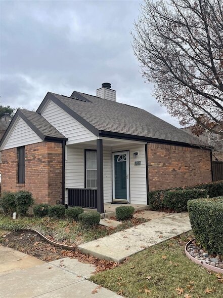 Building Photo - 18159 Whispering Gables Ln