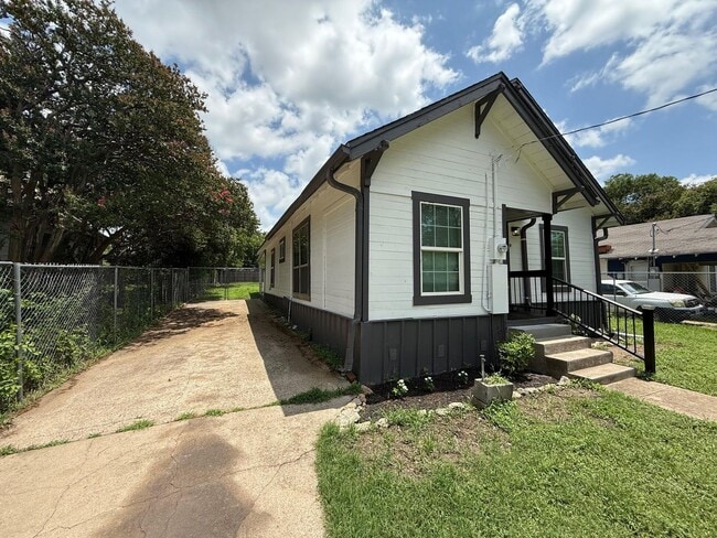 Photo - 2202 Burnett Ave