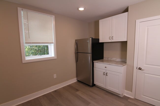 Photo - 1631 Dyre St