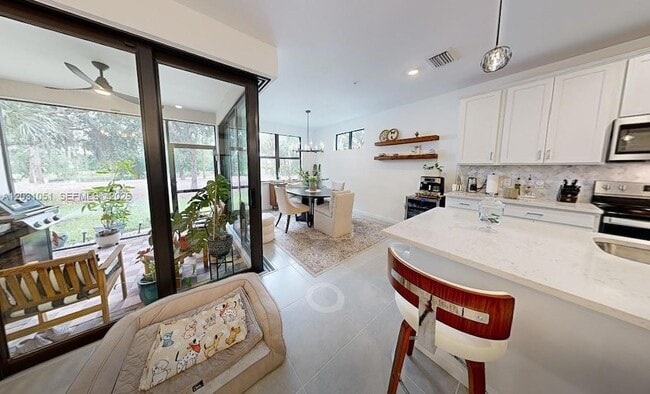 Photo - 5710 Mayflower Way Unidad 102