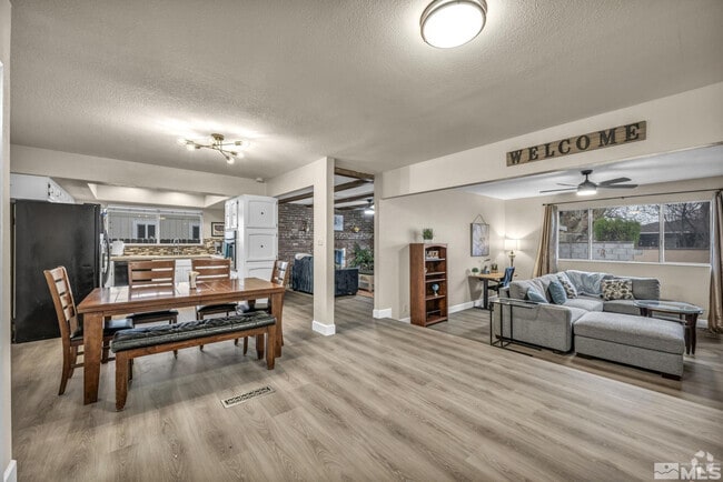 Building Photo - 1490 Foster Dr Rental
