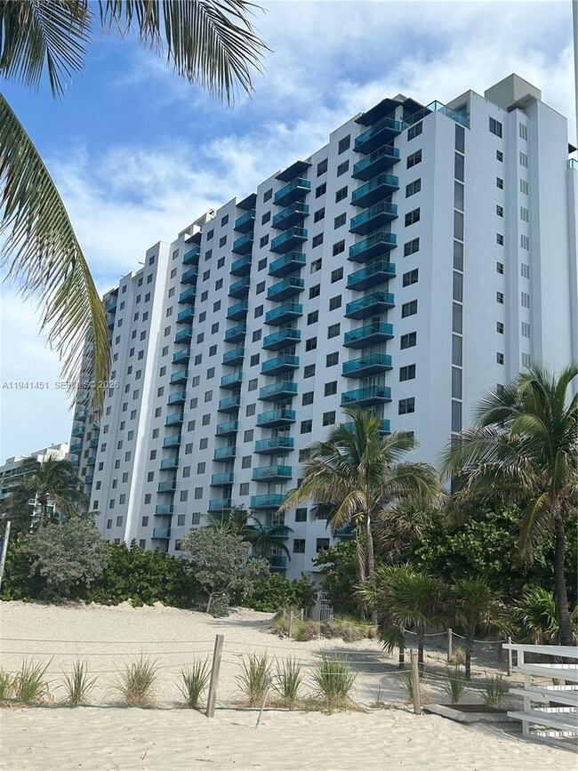Building Photo - 4001 S Ocean Dr Unit PH11