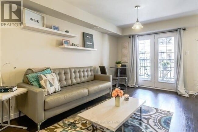 Photo - 2441 Greenwich Dr