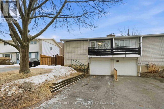 Photo - 43 Southview Crescent