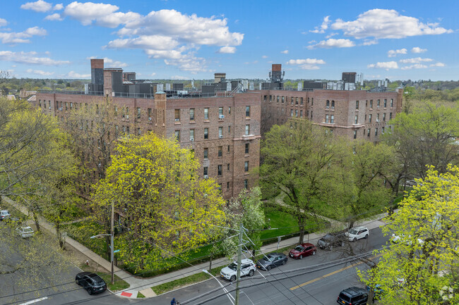 531 E Lincoln Ave - Esplanade Gardens Apartments
