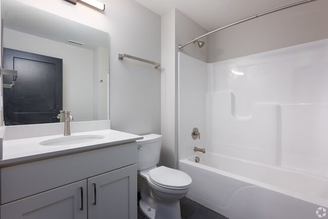 1BR, 1BA - 563SF - Bathroom