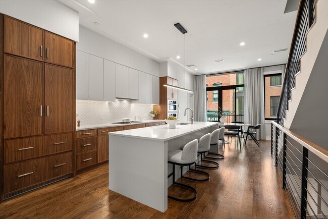 Photo - 1-17 Edgerly Pl Townhome