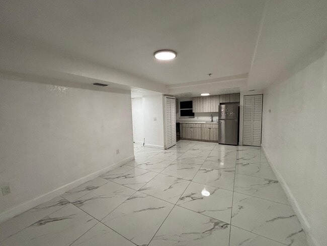 Building Photo - 431 N East Ave