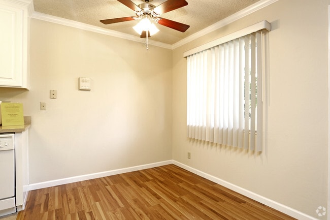 1HAB 1BA - Redwood Grove