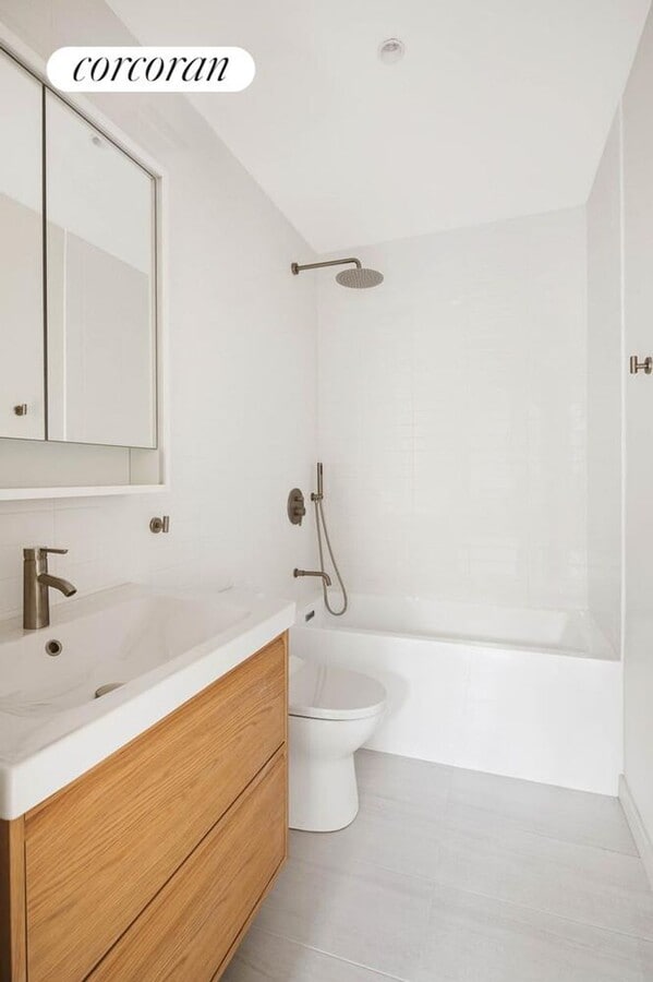 Photo - 447 W 51st St