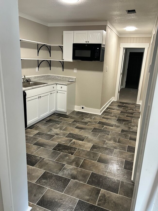 Building Photo - 1305 Oakhurst St Unit 1305 Oakhurst Apt B