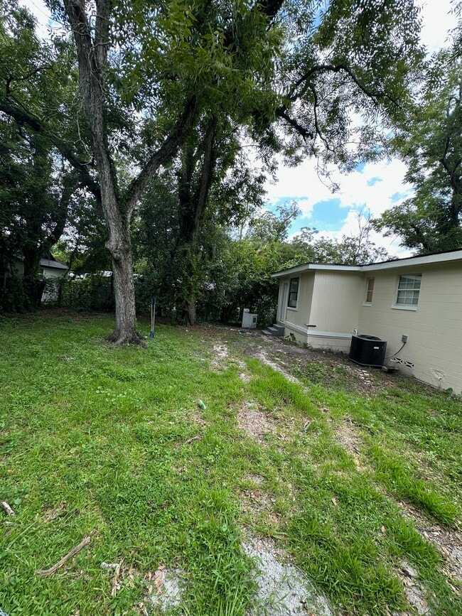 Photo - 1980 W 24th St