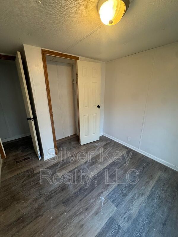 Photo - 525 Scott St