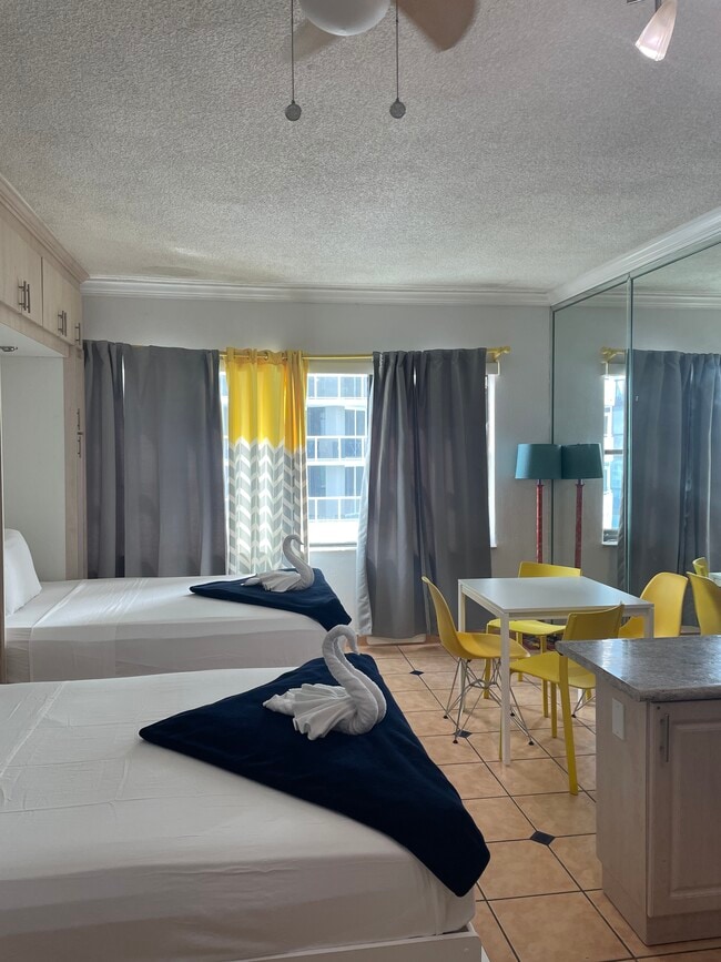 Building Photo - 6345 Collins Ave Unit #809 Rental