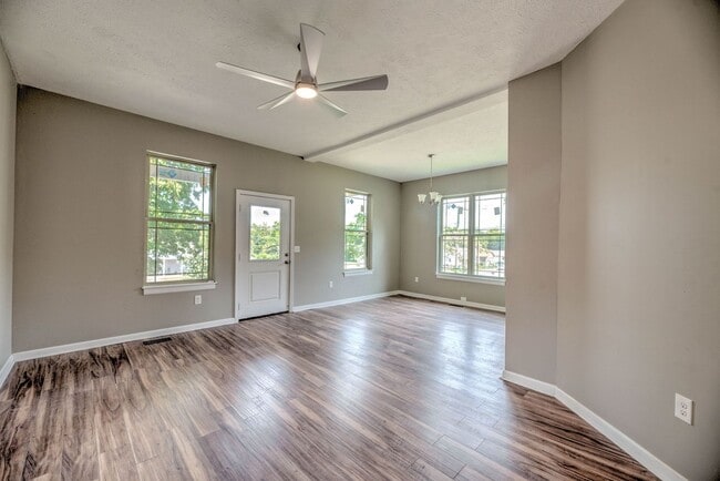 Photo - Knoxville 37914 - CHARMING 2 BEDROOM 1 BATH HOME WITH BONUS LOT! Contact Lisa Vineyard & Shannon ...