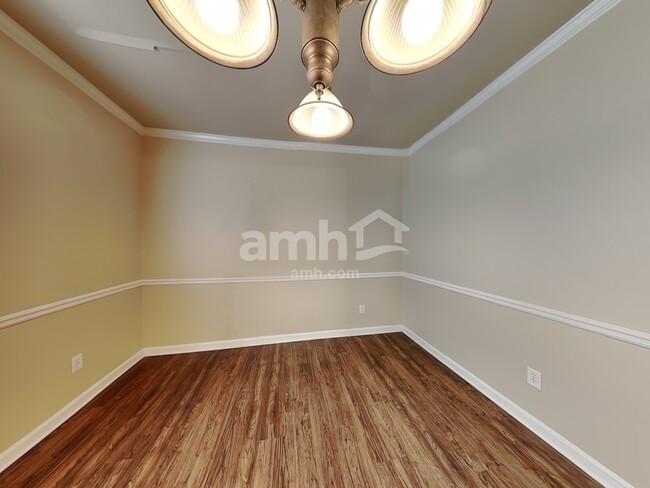 Photo - 148 Crescent Woode Dr