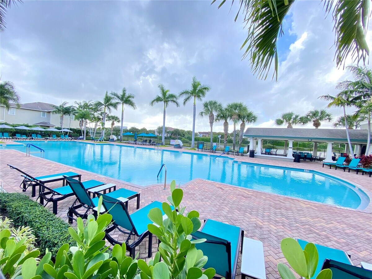 Photo - 770 Millbrae Ct