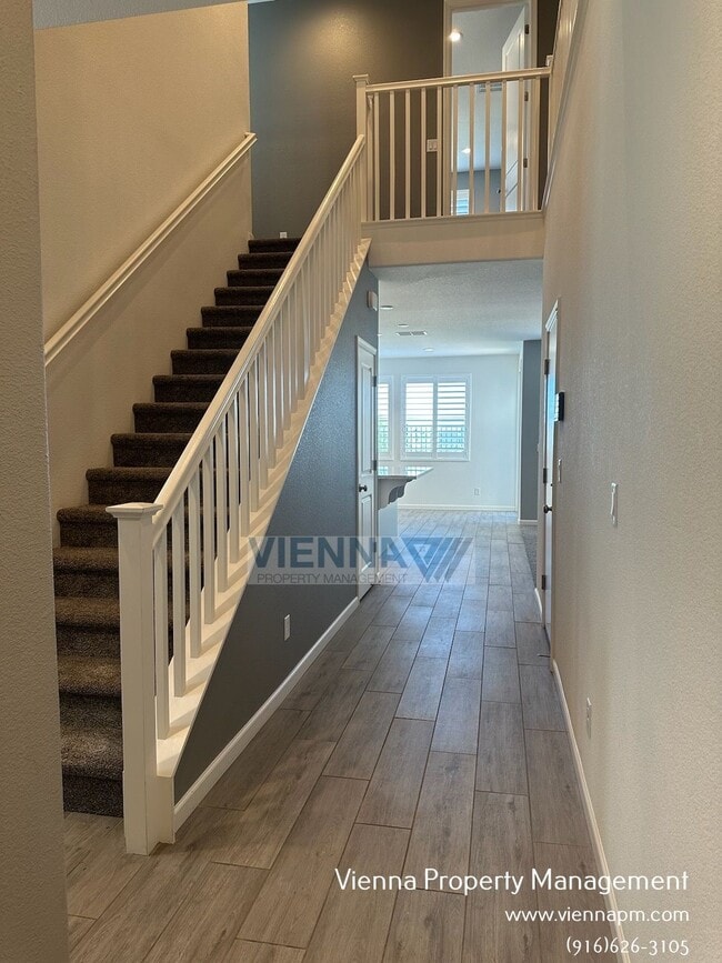 Photo - 1347 Larkspur Dr