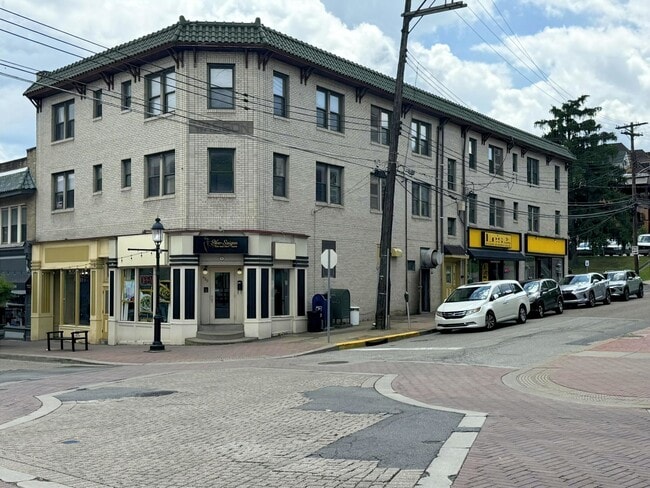 Building Photo - 2905 Glenmore Ave Unit 7