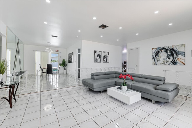 Building Photo - 5400 W Park Rd